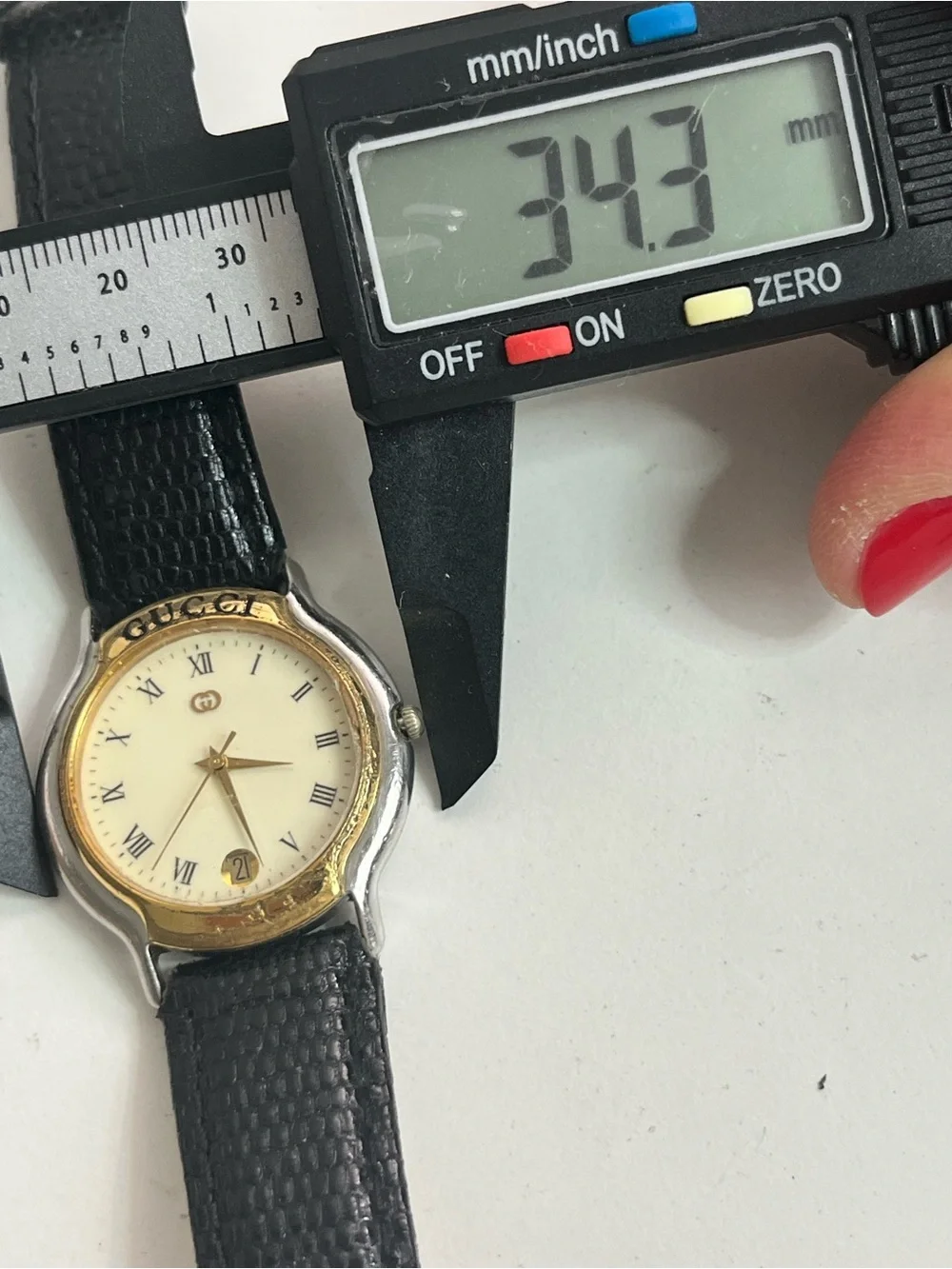 GUCCI 8000M gold plated Men’s watch.